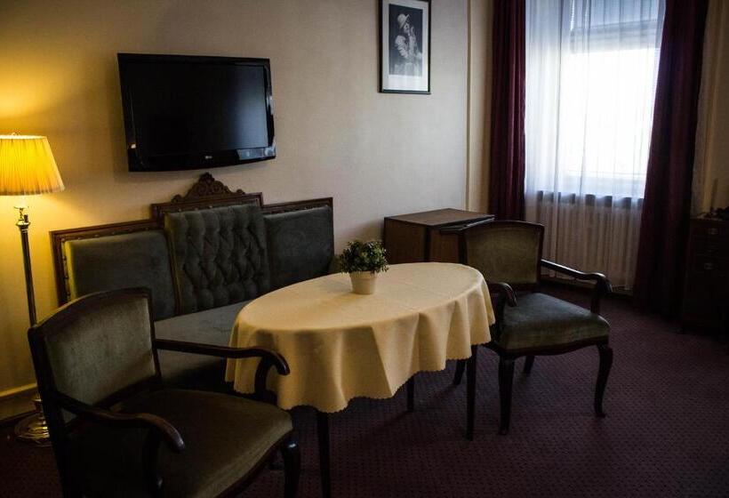 小型套房, Continental