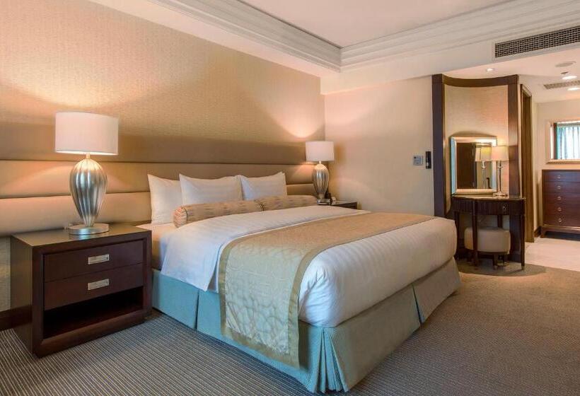 スイート, Crimson Hotel Filinvest City, Manila