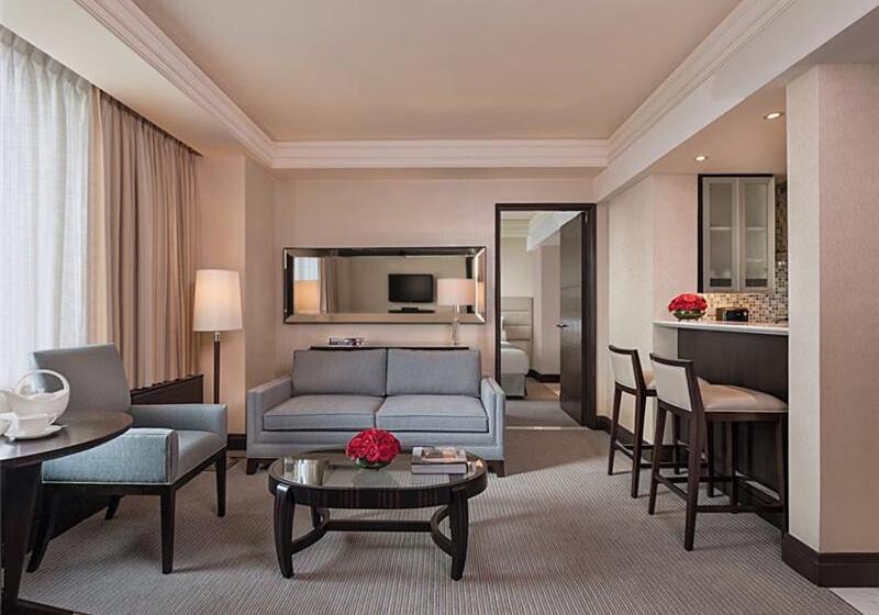 スイート, Crimson Hotel Filinvest City, Manila