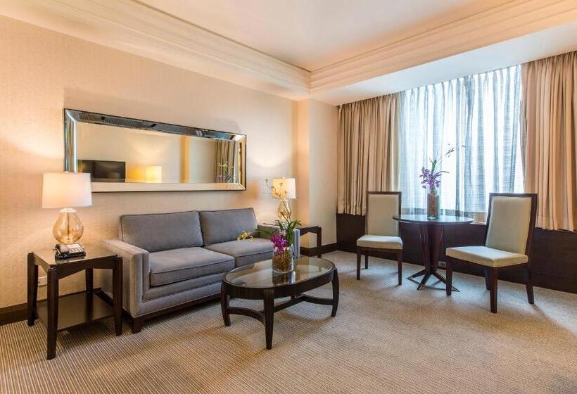 スイート, Crimson Hotel Filinvest City, Manila