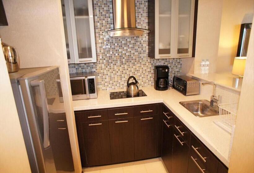 スイート, Crimson Hotel Filinvest City, Manila