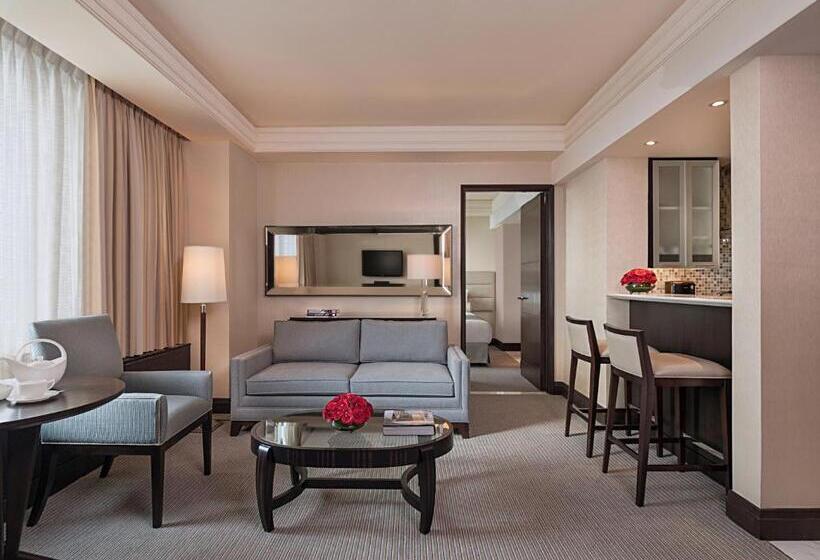 スイート, Crimson Hotel Filinvest City, Manila