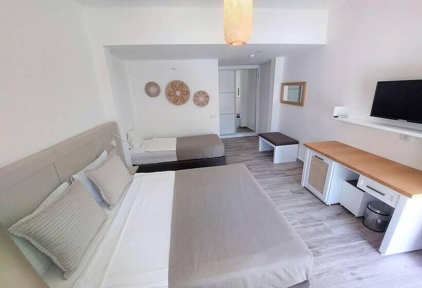 Habitació Triple Estàndard, Gumusluk