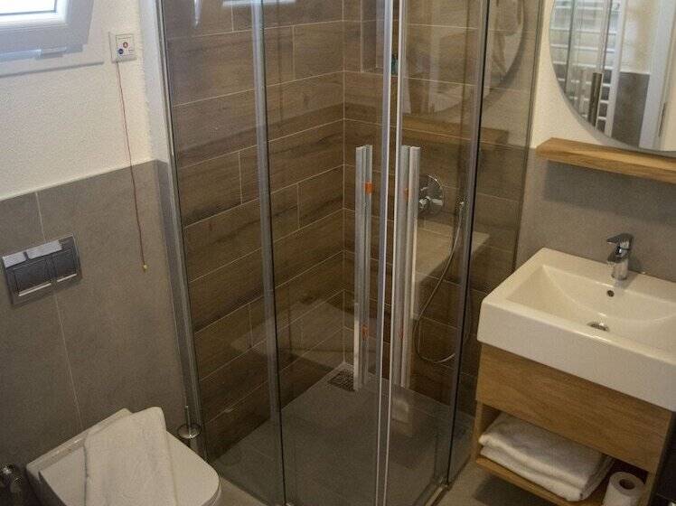 Habitació Estàndard, Gumusluk