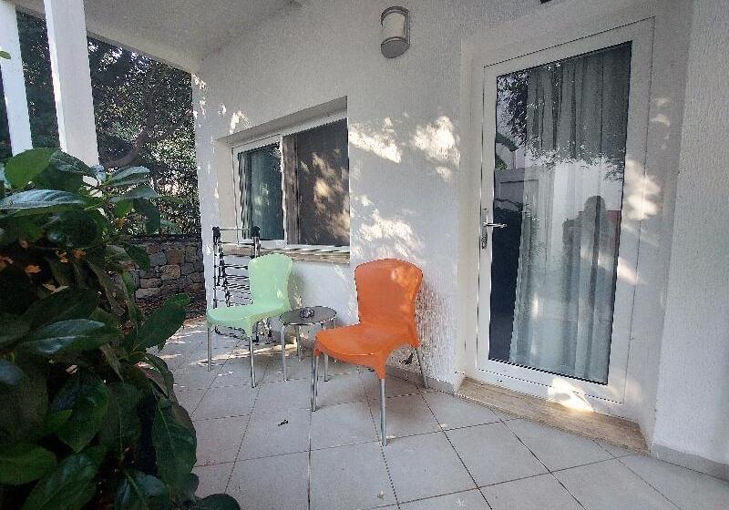 Habitació Estàndard, Gumusluk