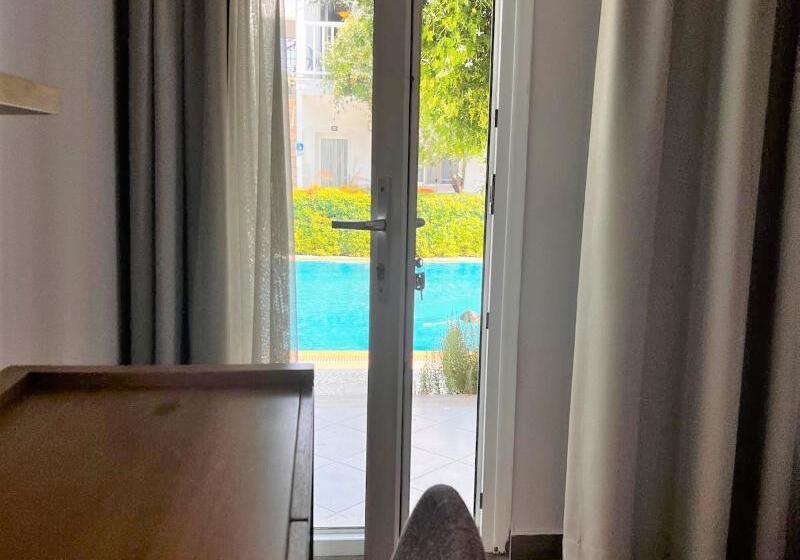 Habitació Estàndard, Gumusluk