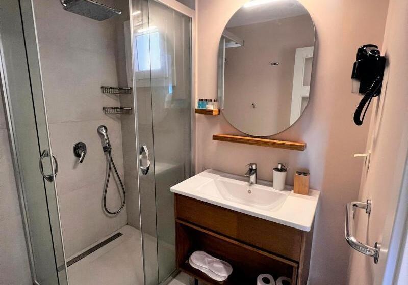 Habitació Estàndard, Gumusluk