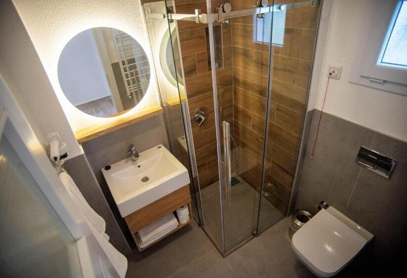 Habitació Estàndard, Gumusluk