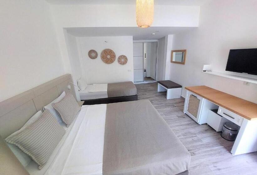 Habitació Triple Estàndard, Gumusluk