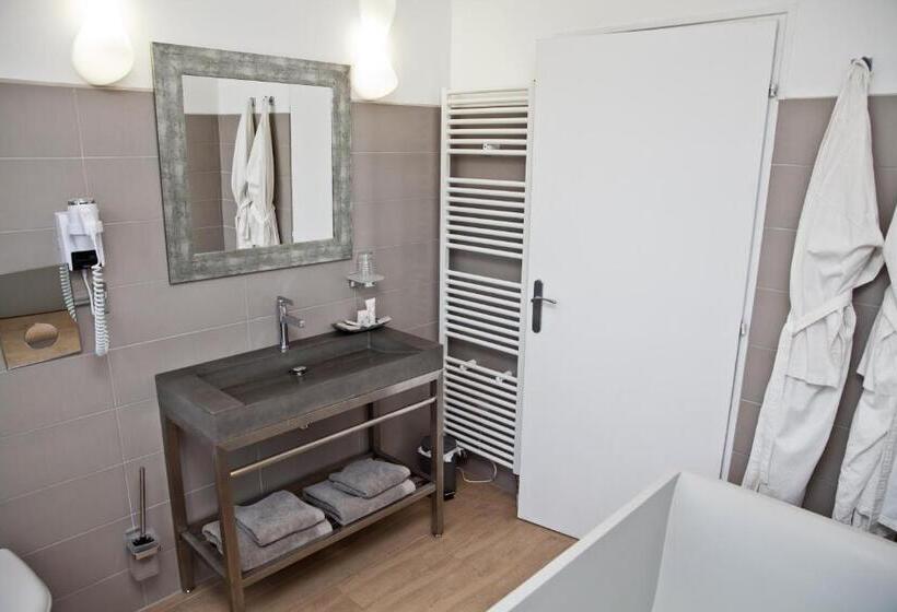 Номер Deluxe Кровать Кинг, The Originals Hôtel Le Cise Restaurant Chambres Et Suites