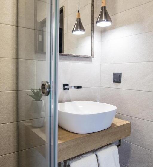 테라스 주니어 스위트, Reverence Boutique