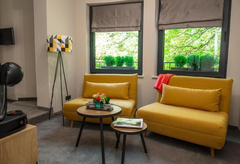 테라스 주니어 스위트, Reverence Boutique