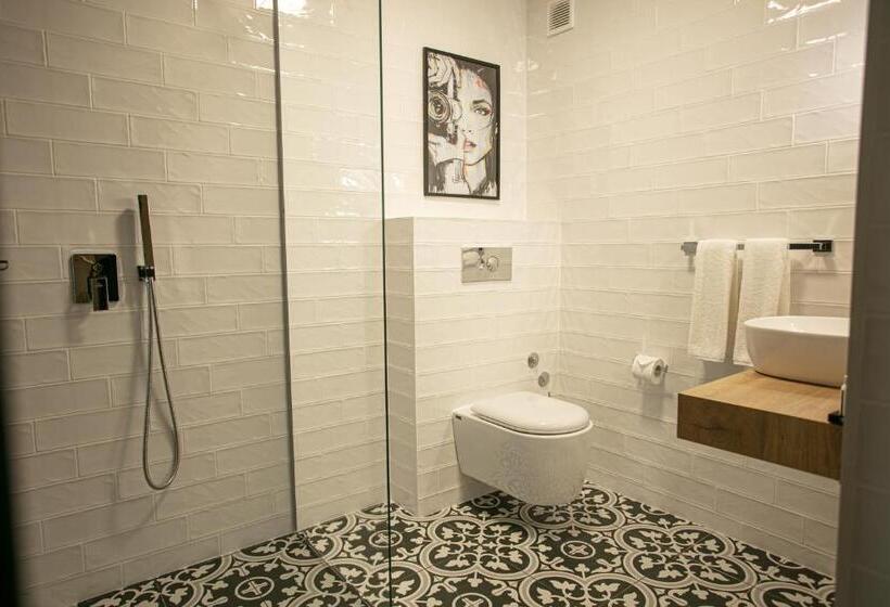 חדר דופלקס, Reverence Boutique