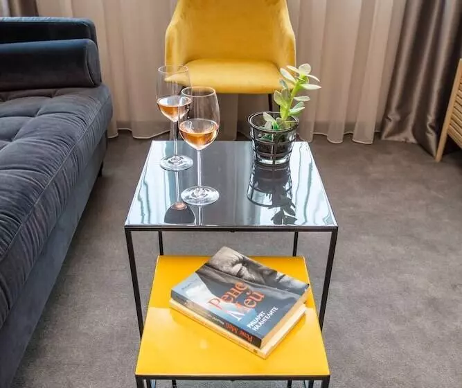 آپارتمان عادی 1 خوابه, Reverence Boutique