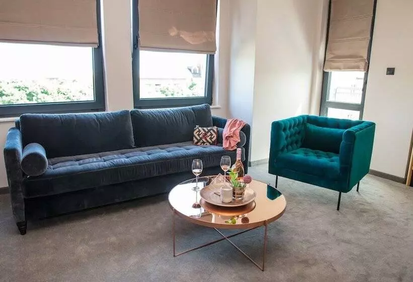 آپارتمان 1 خوابه, Reverence Boutique