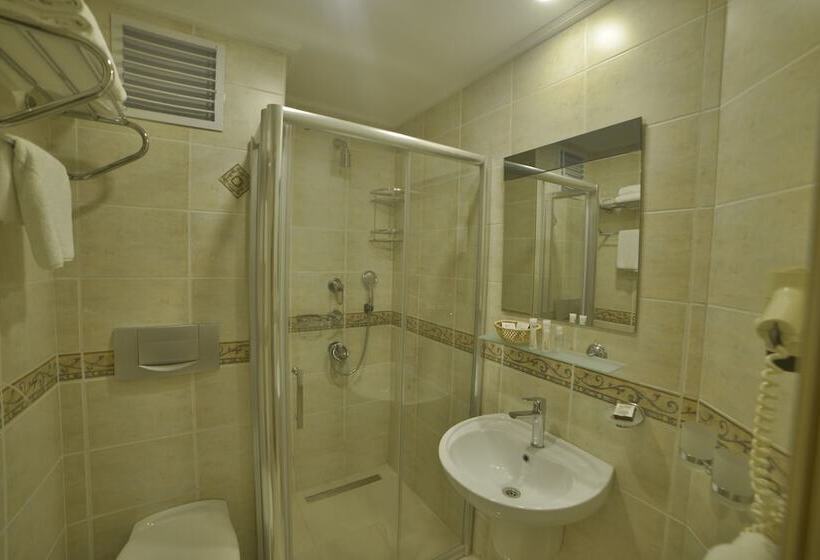 اتاق استاندارد سه نفره, Sarnic Hotel & Sarnic Premier