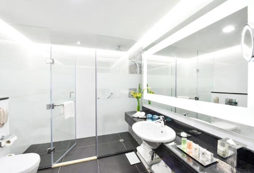 اتاق لوکس با تخت بزرگ, Swiss Belhotel Seef Bahrain