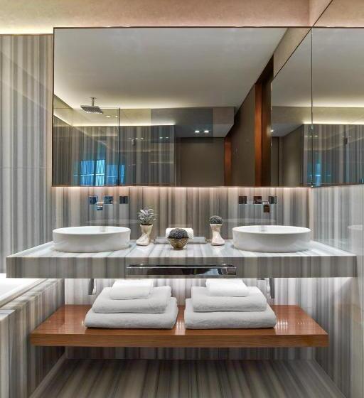 Superior Room King Size Bed, The St. Regis Istanbul