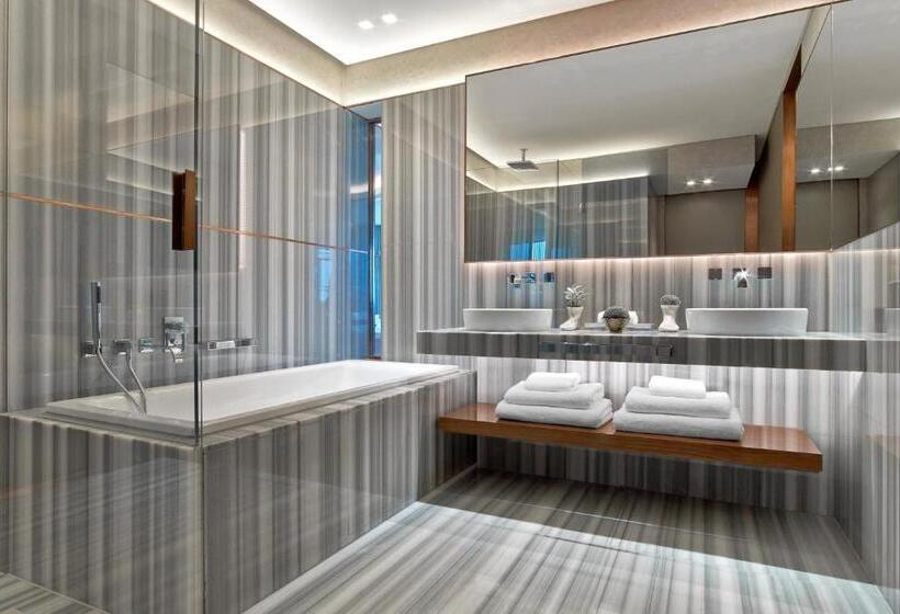 Superior Room King Size Bed, The St. Regis Istanbul