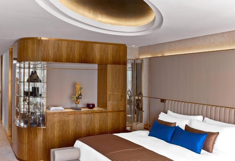 Superior Room King Size Bed, The St. Regis Istanbul
