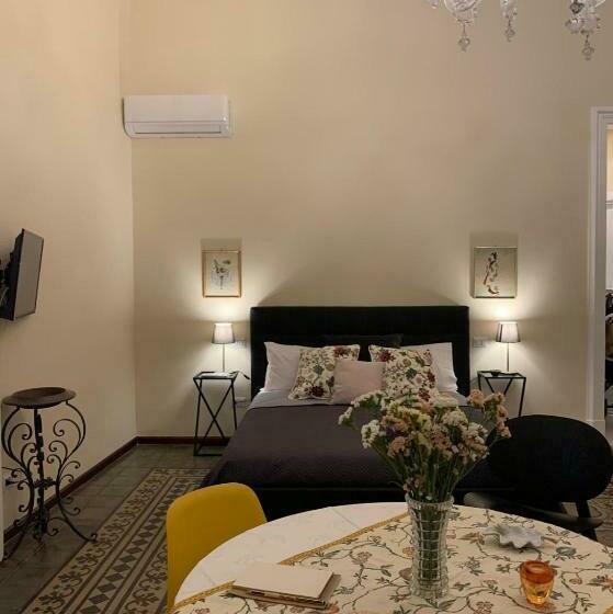 اتاق لوکس با بالکن, Lex Suites