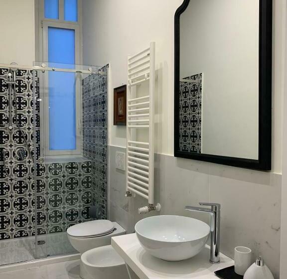 اتاق لوکس با بالکن, Lex Suites