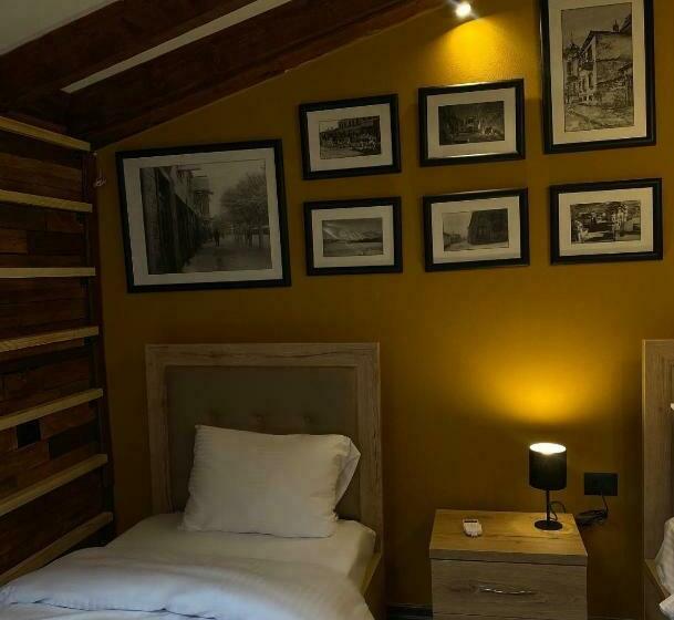 غرفة ديلوكس ثلاثية, Pazari Vjeter Rooms