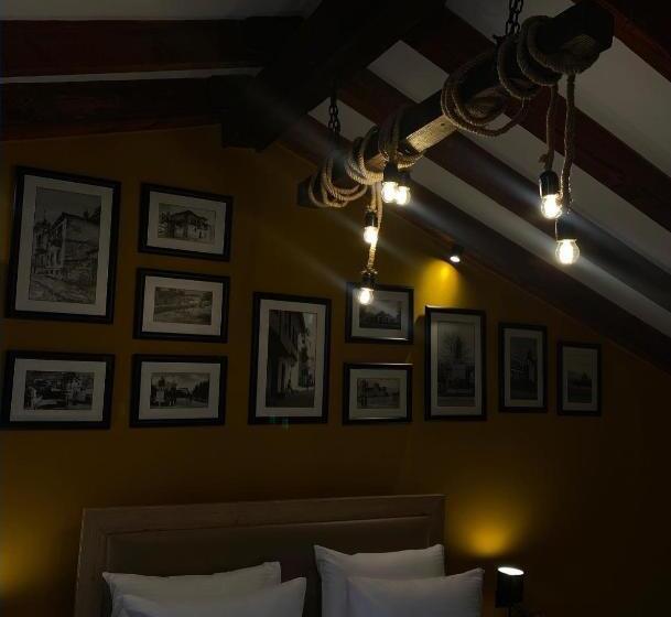 غرفة ديلوكس ثلاثية, Pazari Vjeter Rooms