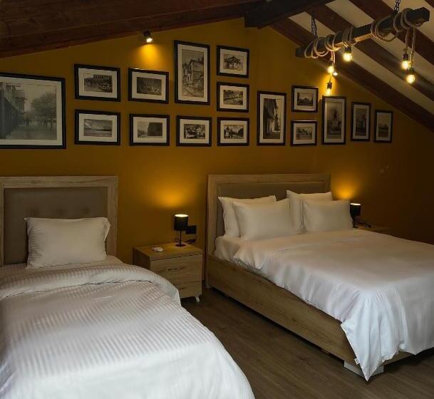 غرفة ديلوكس ثلاثية, Pazari Vjeter Rooms