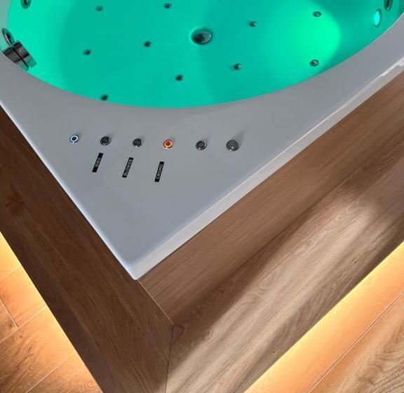 带按摩浴盆的套房, Acanto  Viaggio Barocco