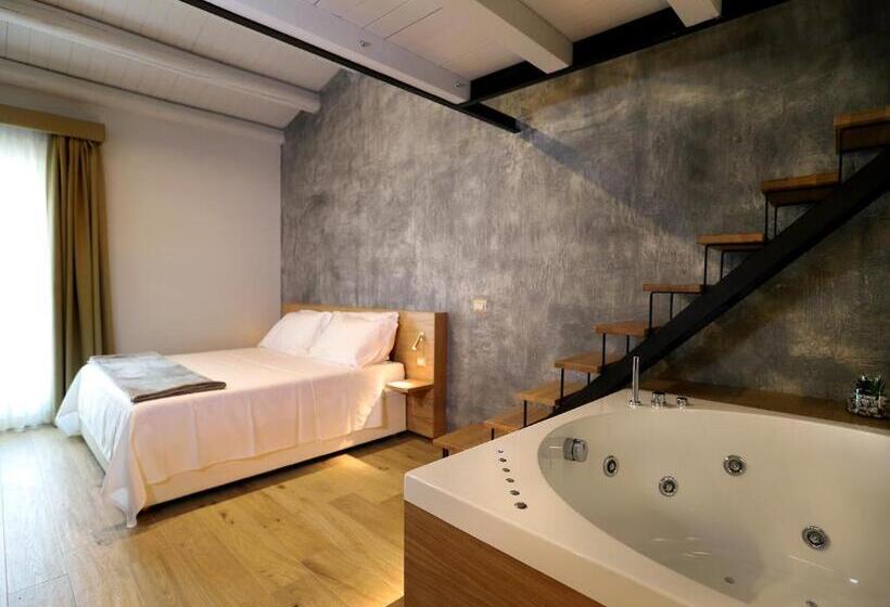 带按摩浴盆的套房, Acanto  Viaggio Barocco