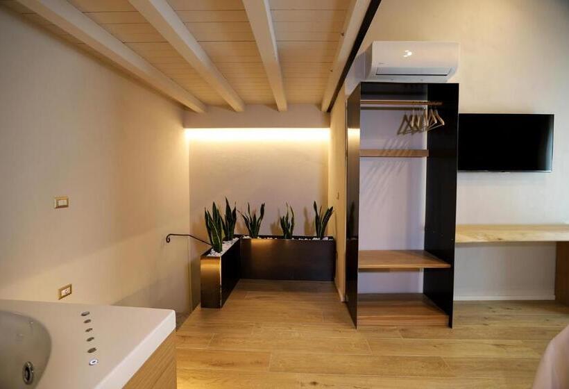 带按摩浴盆的套房, Acanto  Viaggio Barocco