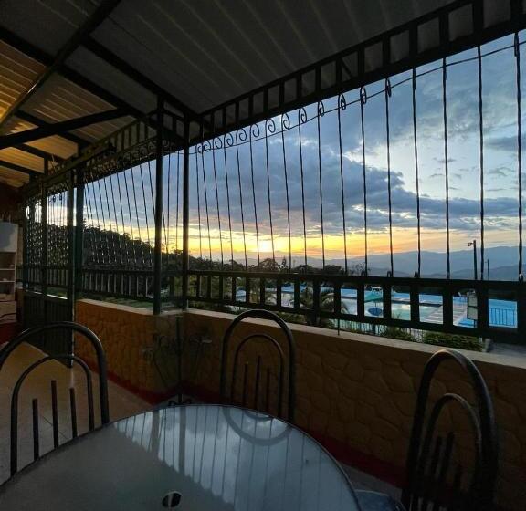 חדר משפחתי, Campestre Las Marias  El Colegio