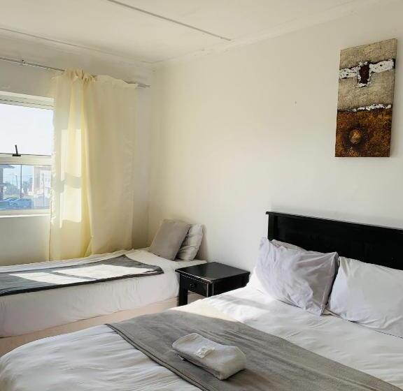 اتاق خانوادگی, Beach View B&b