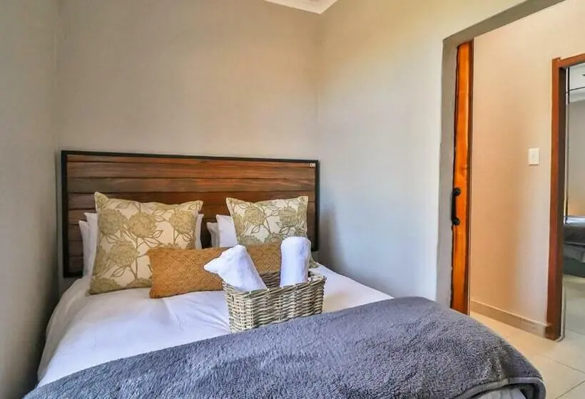 1ベッドルームハウス, Featherwood Farm & Nyala Lodge