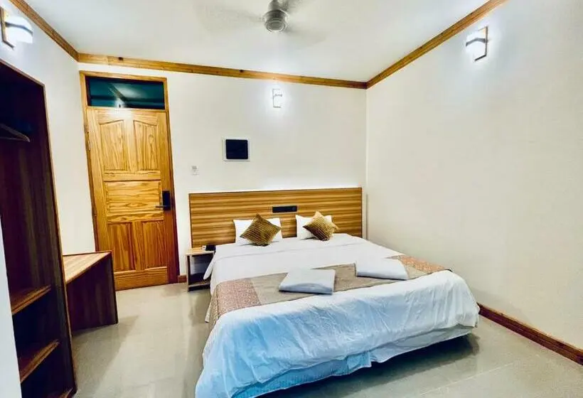 اتاق لوکس با بالکن, Burulu Inn