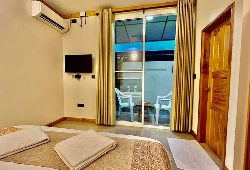 اتاق لوکس با بالکن, Burulu Inn