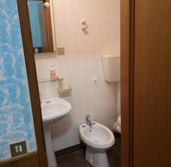 חדר סטנדרט לשלושה, Locanda Del Pellegrino