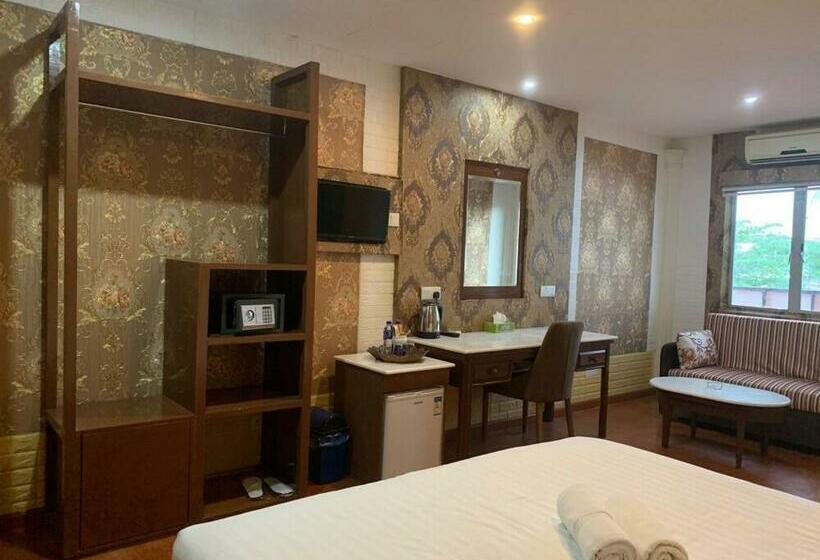 Номер Стандарт Вид на Сад, Luxor Empire