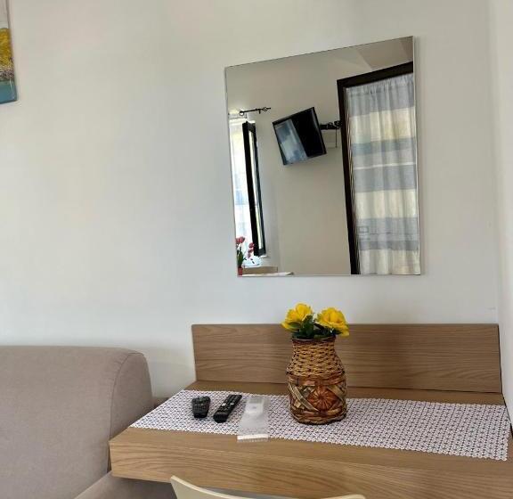 Standard Neljän Hengen Huone, Bellavista Rooms