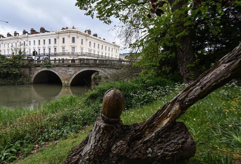 带1个卧室的带阳台的公寓, Victoria Colonnade Apart