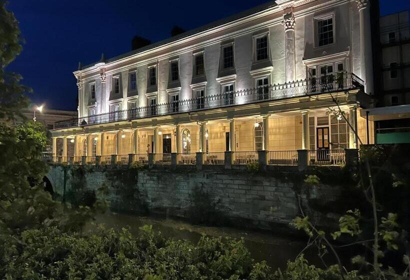 带1个卧室的顶楼公寓, Victoria Colonnade Apart