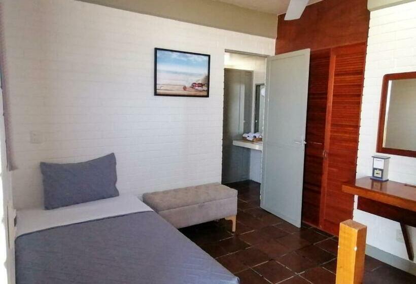 بنجلو عائلى, Mikipi Hotel Boutique