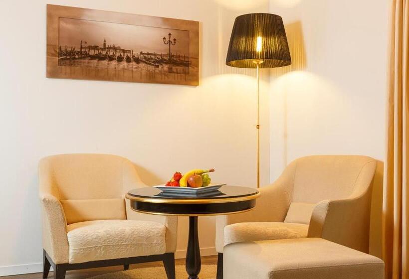 디럭스 주니어 스위트, Business Hotel First