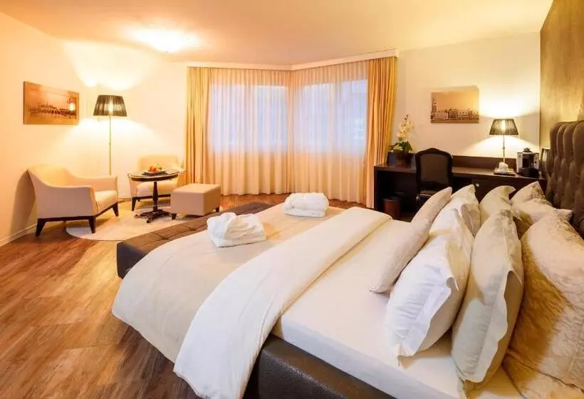 デラックスジュニアスイート, Business Hotel First
