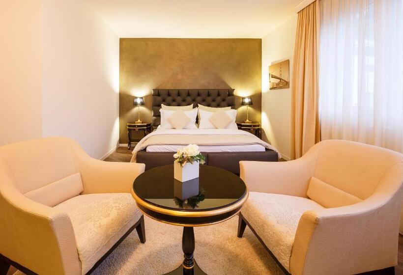 수피리어 룸 퀸 침대, Business Hotel First