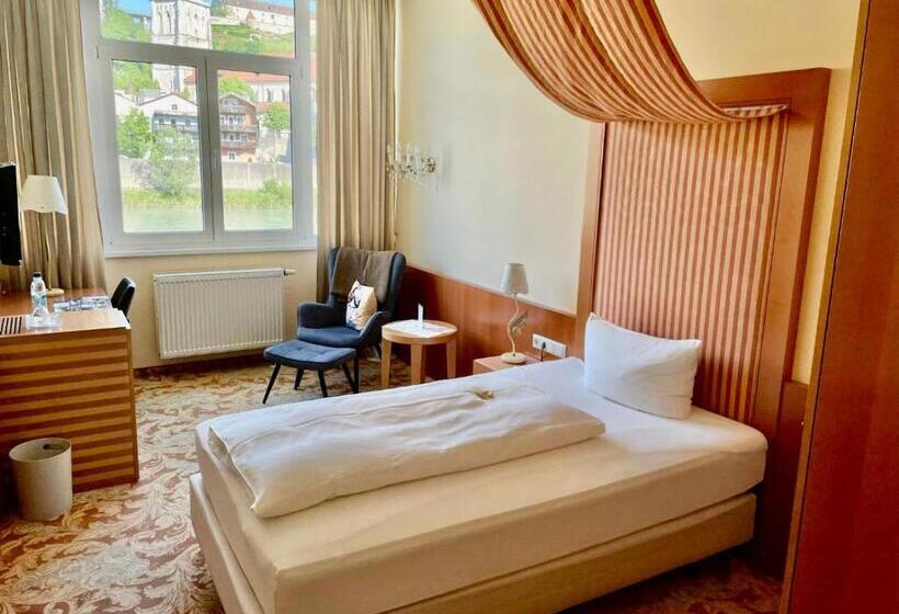 חדר סטנדרט יחיד עם נוף, Burgblick