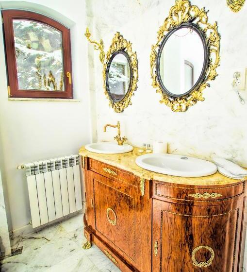 סוויטה דלוקס, Coroana Moldovei