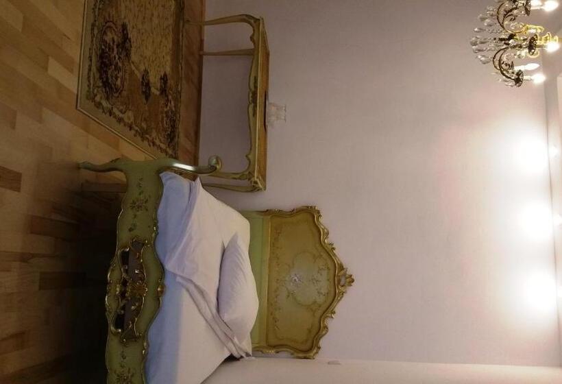 סוויטה דלוקס, Coroana Moldovei