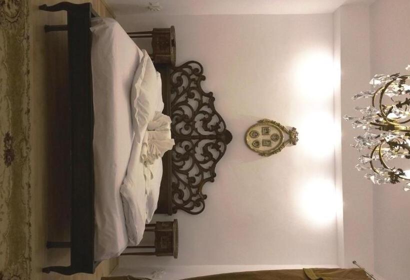 סוויטה דלוקס, Coroana Moldovei